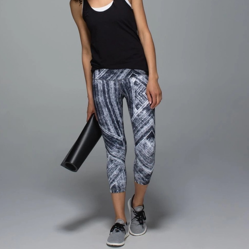 LULULEMON Wunder Under Crop II, Heat Wave, size 4